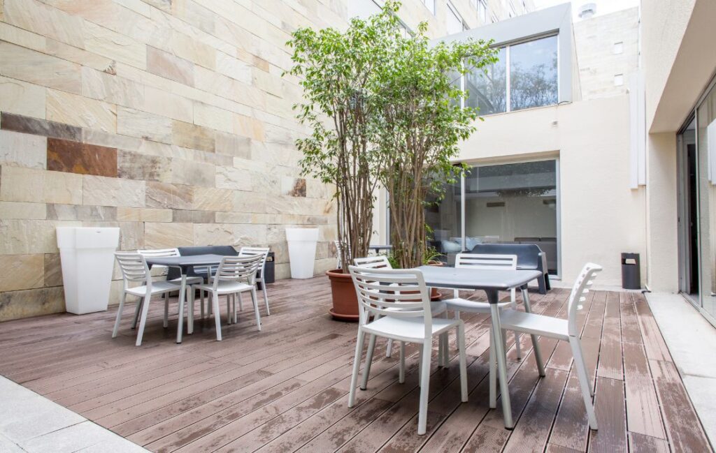 residencia-universitaria-resa-pere-felip-monlau-header-web-desktop-1120x710-terraza